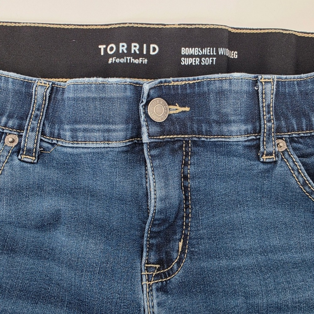 Torrid Bombshell Wide Leg Super Soft Jeans Blue Medium Wash 18R High Rise